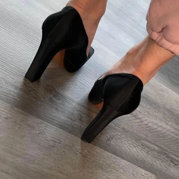 Prada pumps / heels - Picture 3 of 4